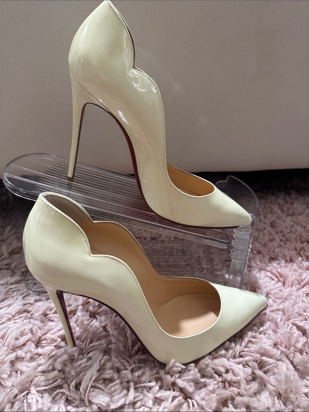 Christian Louboutin off white “HOT CHICK” Patent Pointed-Toe Pumps with Red Sole - Picture 2 of 5